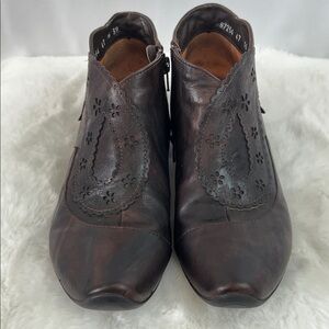 Think! Italian boities size 39